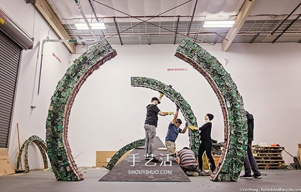 May be used in a lifetime! Nearly two thousand kilograms of electronic waste DIY artwork