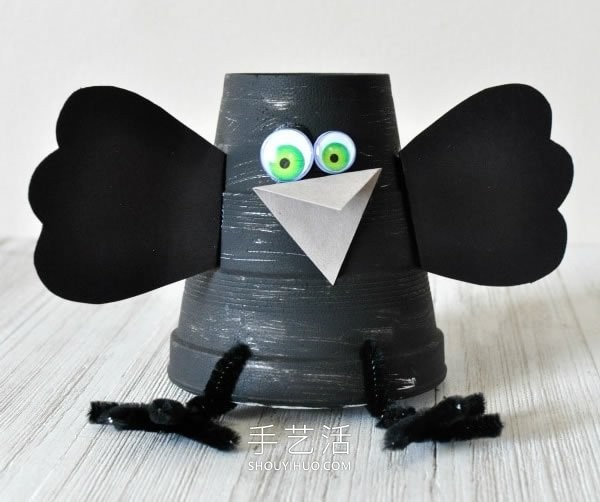 Tutorial on how to make a cute crow from a foam cup