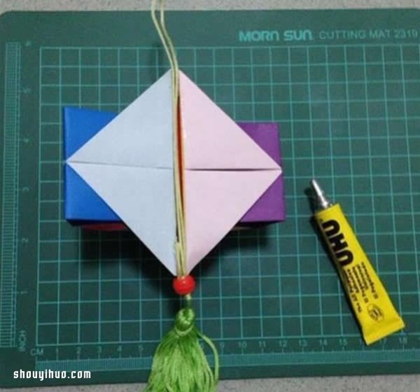 How to make an origami lantern, a tutorial on how to make a simple and beautiful lantern