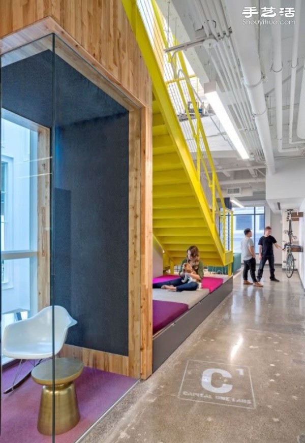 Lively and bright Bank of America Capital One office decoration