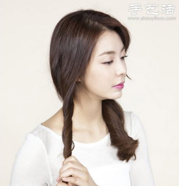 MM with long hair, look here: DIY tutorial for Korean-style buns