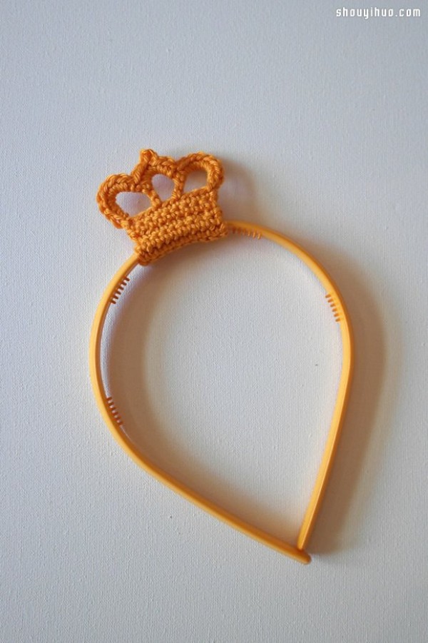 Wool crochet mini crownCrown DIY cute brooch or headband