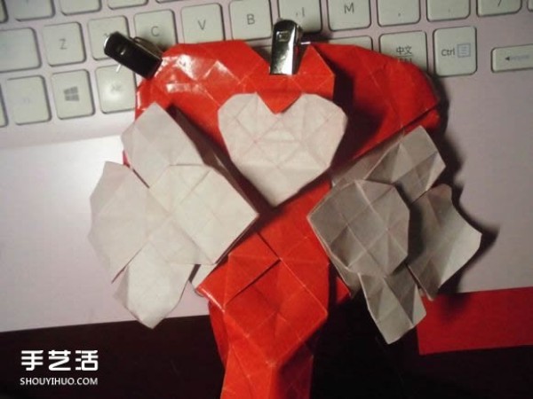 Kissing Fish Origami Illustration of the Super Complex Heart Folding Process