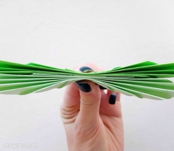 A simple origami butterfly method with easy folding instructions and instructions