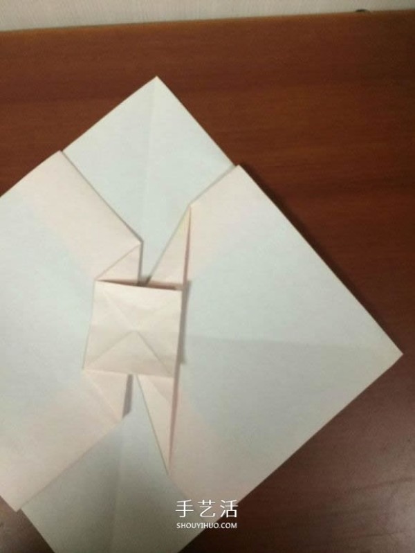 How to fold a complex three-dimensional sports car with detailed steps of origami sports car