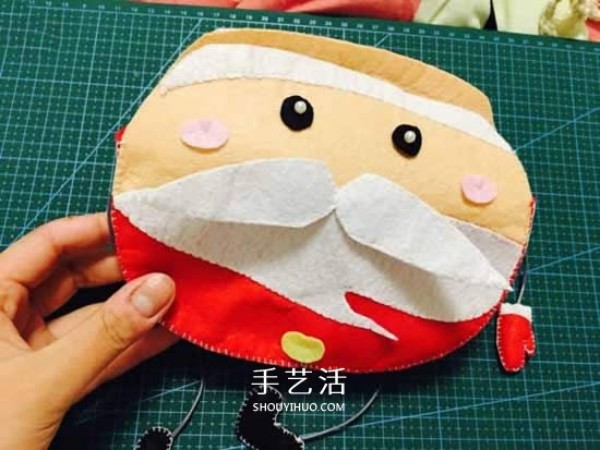 How to make a Santa bag with a non-woven fabric and a cartoon Christmas bag