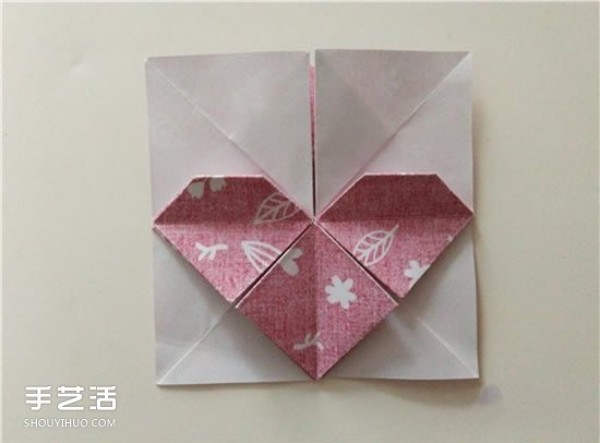 Illustration of the origami method of playing card diamonds and hearts