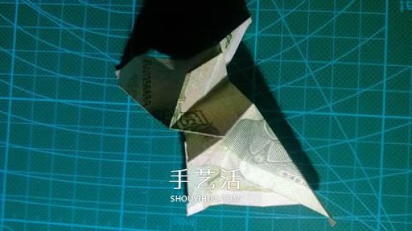 Illustration of the folding method of the hexagonal badge, origami hexagonal badge with one yuan bill