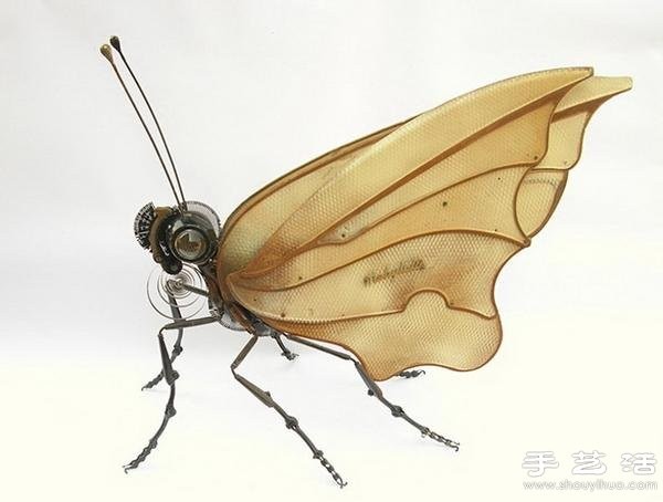 Exquisite animal models made from scrap metal gadgets