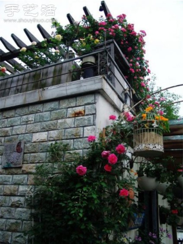 A fairy-tale balcony arrangement full of flowers and plants