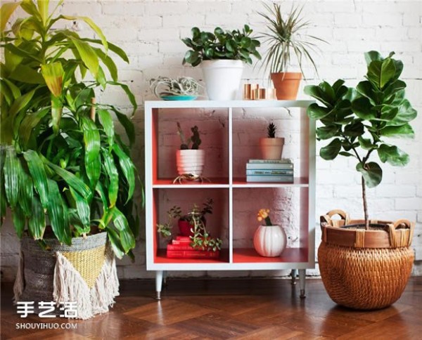 Renovate an old bookcase into a stylish new cabinet in 4 simple steps