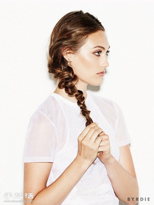 Simple steps to create natural loose braids