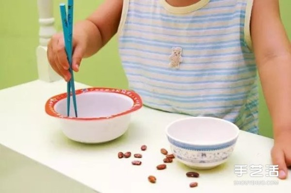 8 interesting chopstick games to make children smart and quick to play