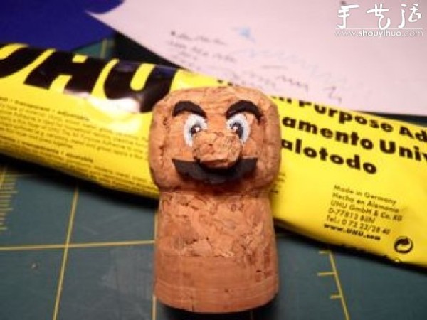 Tutorial on DIY Mario with red wine cork