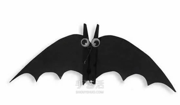 Wooden clips to make handmade bats for kindergarten to make Halloween bats easily