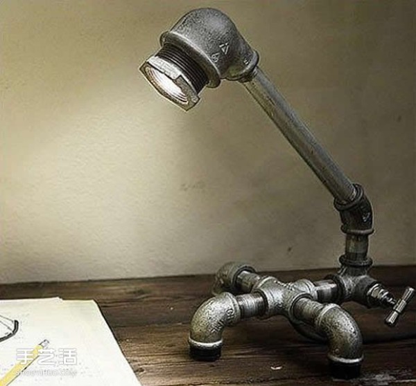 Pictures of personalized table lamps made by DIY metal pipe materials