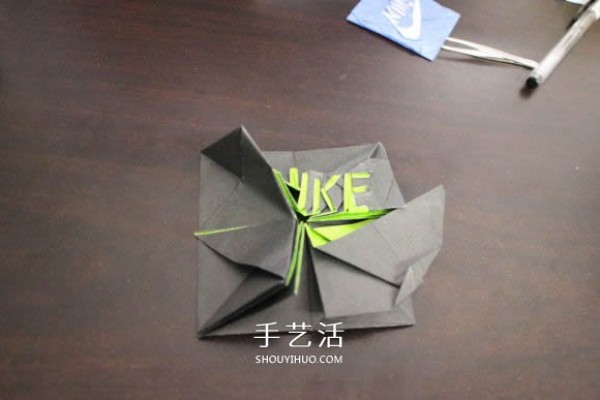 Illustrations of how to fold the NIKE logo using the origami method