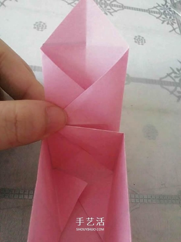 Valentines Day gift box origami illustration, how to fold a beautiful Korean rose gift box