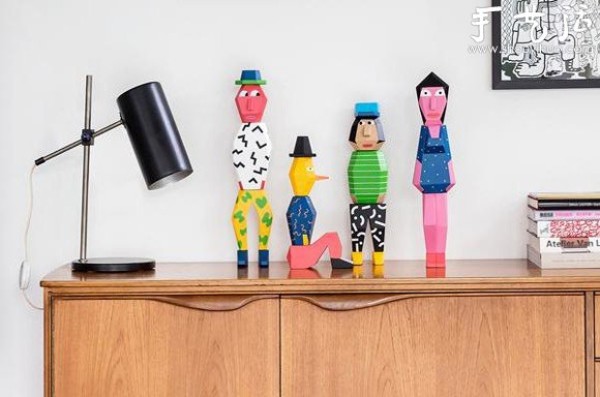 Wooden dolls that can be combined at will