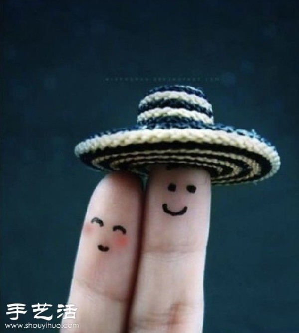 Finger+Simple Drawing DIY Warm and Romantic "Love Follows"