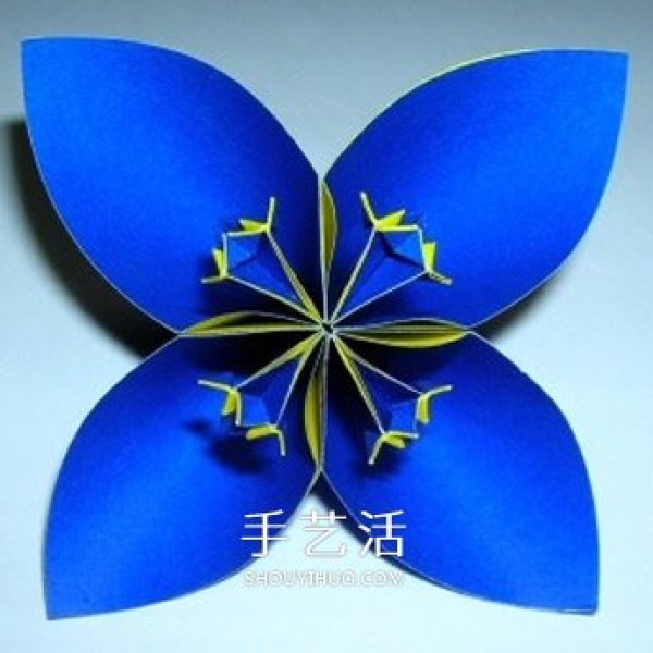 Illustration of the origami method of six four-petal flowers combined into beautiful flower balls