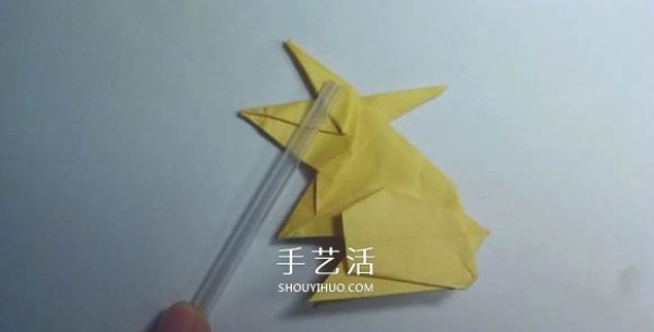 The detailed origami illustration process will teach you how to fold a three-dimensional rabbit