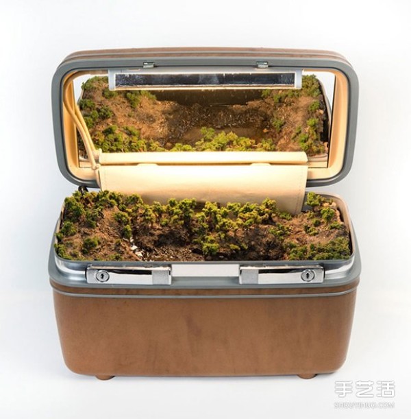 Landscapes and their origins? Put the scenery into an old suitcase