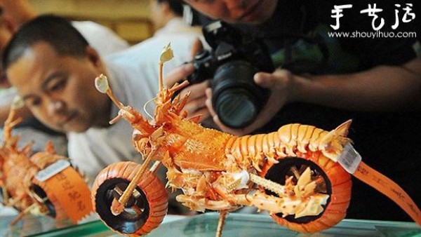 Lobster shells are turned into treasures and handmade DIY motorcycle models