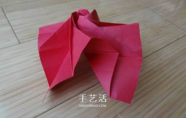 Represents beauty and love! Step by step illustration of handmade origami roses