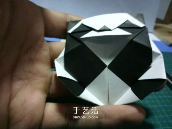 Fold a national treasure and come out! Illustration of the origami method of the cute giant panda