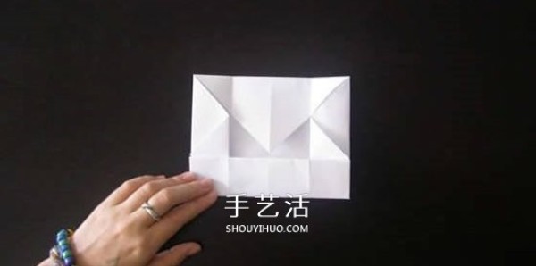 Illustration of the folding method of a simple garbage box, handmade origami square garbage box