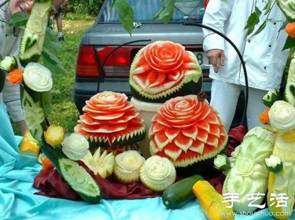 Exquisite peony watermelon carvings