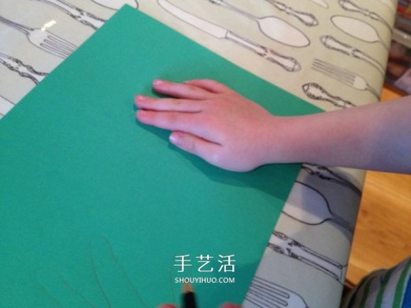 Simple and creative method of making birthday cards with palms