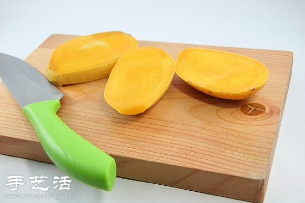 The cutting method of mango dices teaches you how to cut beautiful mango dices