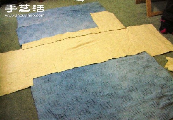 Old towels are hand-renovated and DIY is used to make patchwork shawls/bath towels