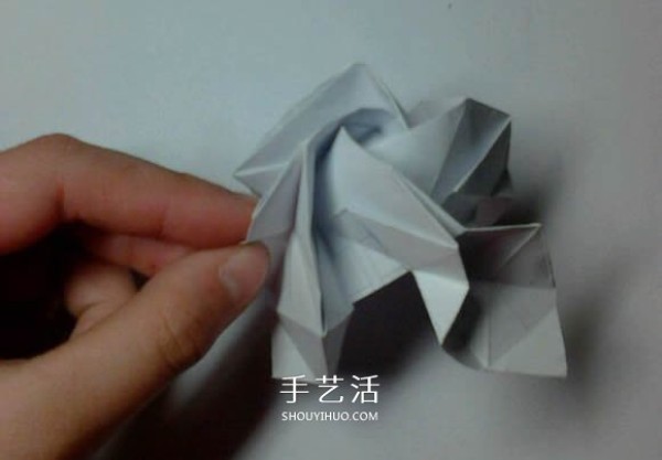 Illustration of folding method of beautiful four-cornered rose transformed from Fukuyama rose