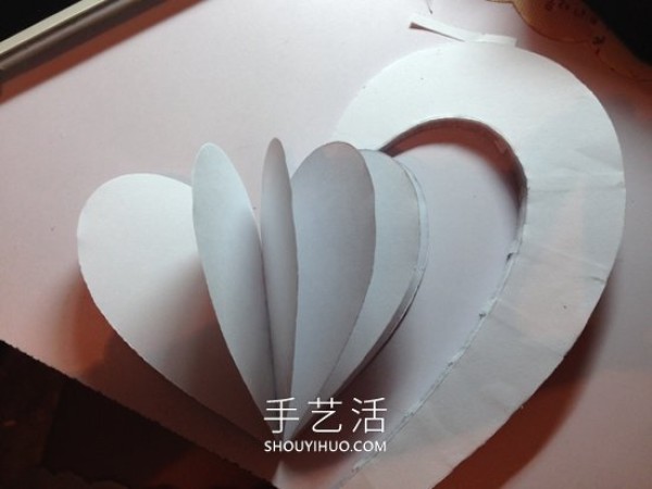 Illustration of how to make hand-made three-dimensional heart-shaped cards from cardboard