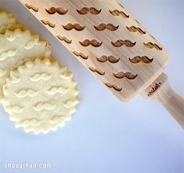 The cute rolling pin design puts the biscuits in various clothes!