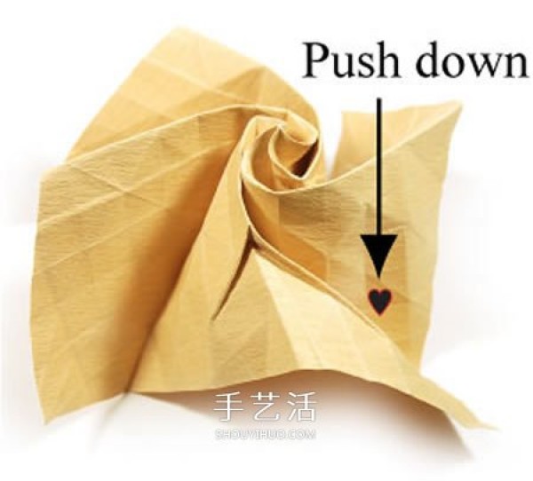 The origami steps of the curled rose, the folding method of the hand-rolled paper rose