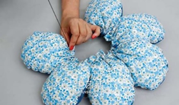 DIY non-woven flower cushion, how to make your own fabric flower cushion