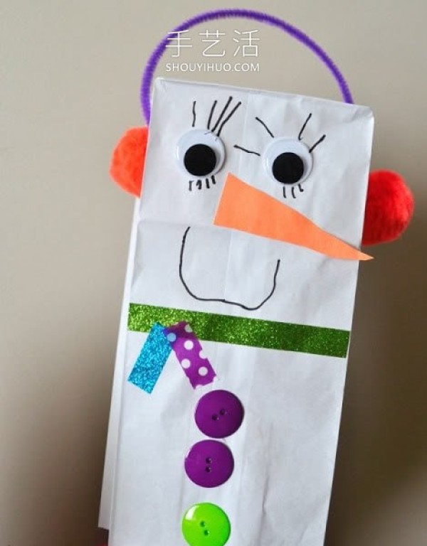 Tutorial on how to make handmade paper bag snowman puppets in kindergarten