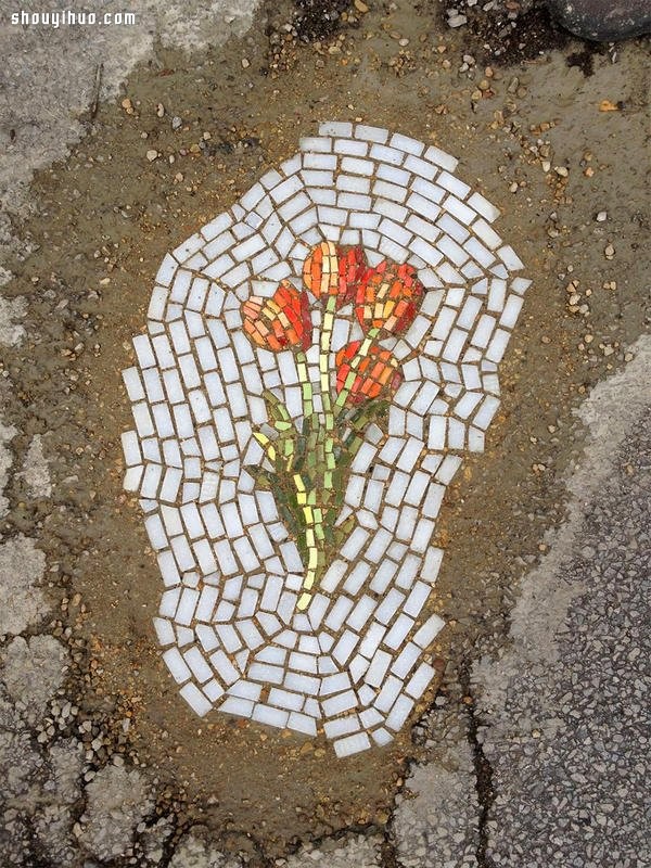 马Mosaics on road potholes DIY beautiful road beautification art