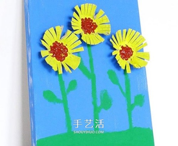 Kindergartens Double Ninth Festival hand-made chrysanthemum stickers with egg trays