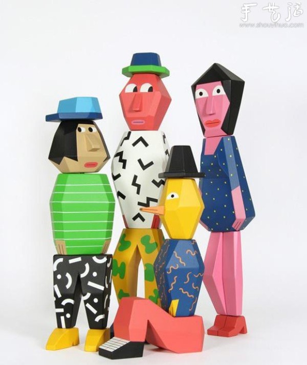 Wooden dolls that can be combined at will