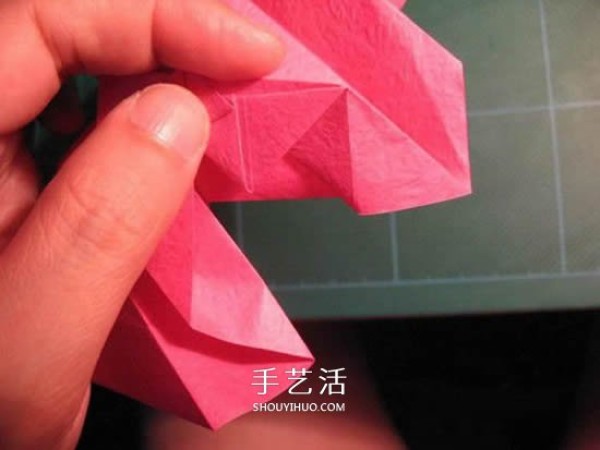 Illustration of how to fold a GG rose Beautiful and detailed rose origami