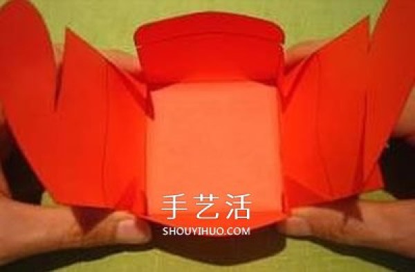 How to fold a Valentines Day gift box with a heart-shaped packaging box origami illustration