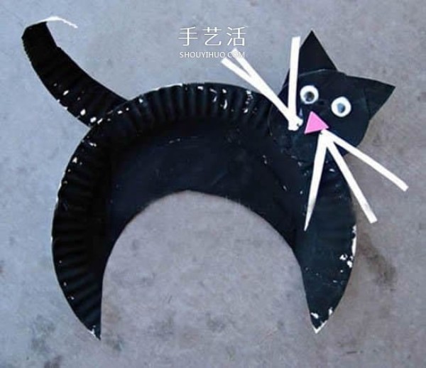 Tutorial on how to make a small black cat in kindergarten using paper plate as an environmentally friendly product