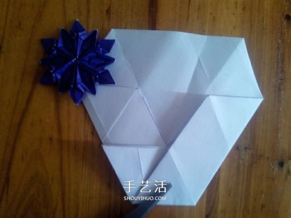 3D three-dimensional snowflake origami illustration, how to fold complex and exquisite snowflakes