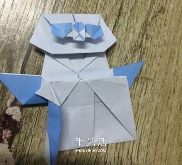 Illustrated tutorial for origami standing giant panda, cute cartoon image