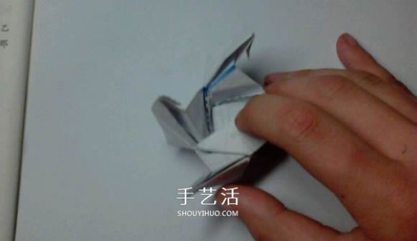 Illustration of folding method of beautiful four-cornered rose transformed from Fukuyama rose